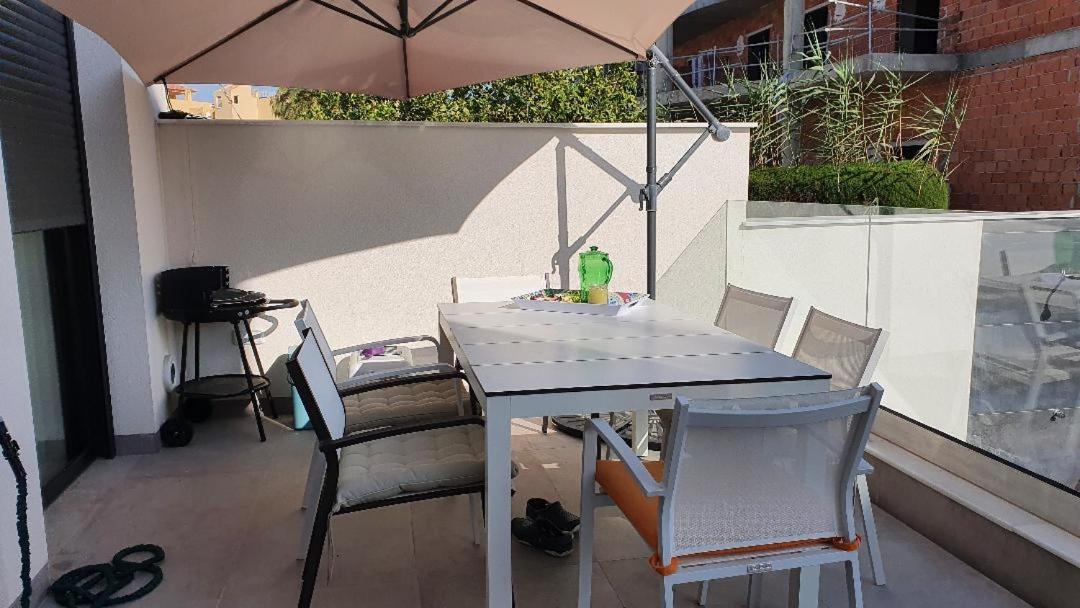 Chalet Con Piscina Privada En La Urb. De Puerto Rey Los Amarguillos Esterno foto
